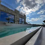 Sunset Edge - 77 Retreats Holiday home *