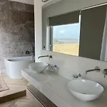 Дом отдыха Sunset Edge - 77 Retreats