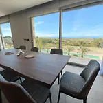 Sunset Edge - 77 Retreats