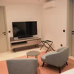 Sunset Edge - 77 Retreats Holiday home