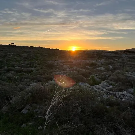 Sunset Edge - 77 Retreats Holiday home *