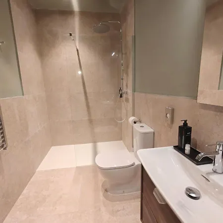 Sunset Edge - 77 Retreats Holiday home