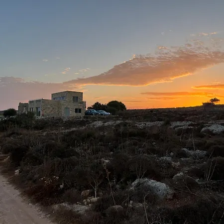 Sunset Edge - 77 Retreats
