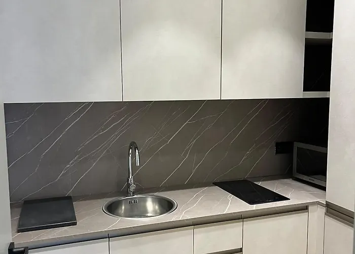 Sunset Edge - Lippija